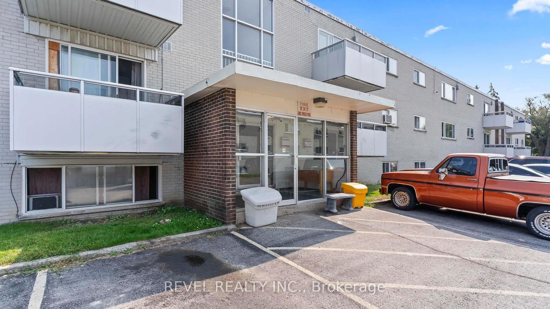 1459 Trafalgar Street Unit 201 photo 2