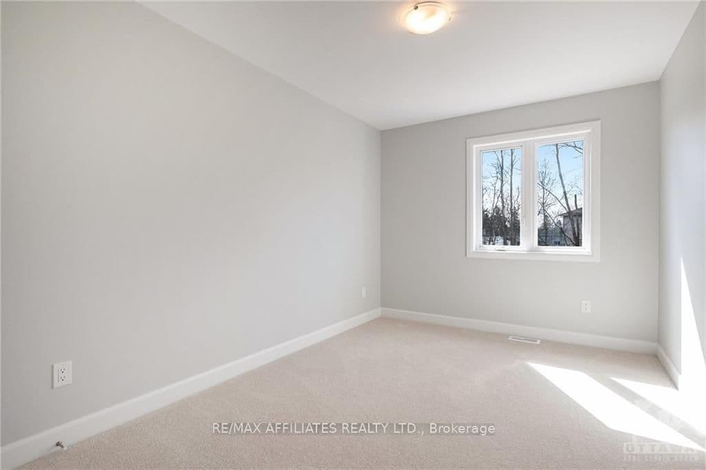 381 VOYAGEUR Place photo 9