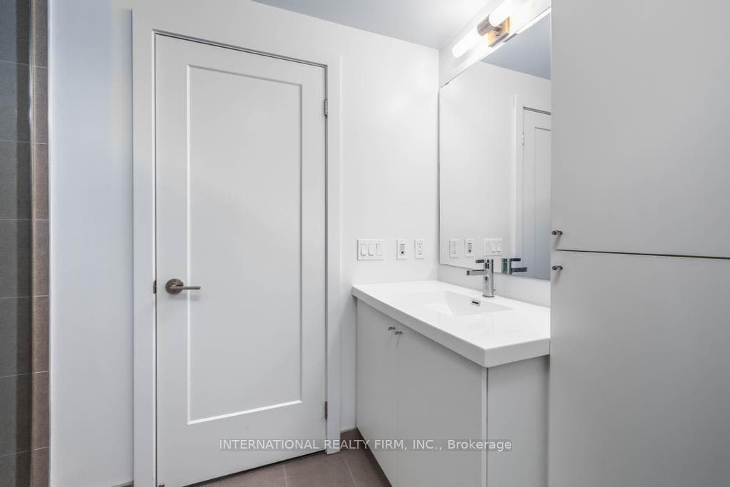 2550 Simcoe Street Unit 803 photo 12