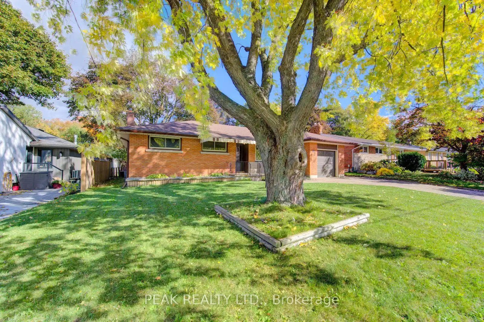 88 Ellis Crescent photo 2