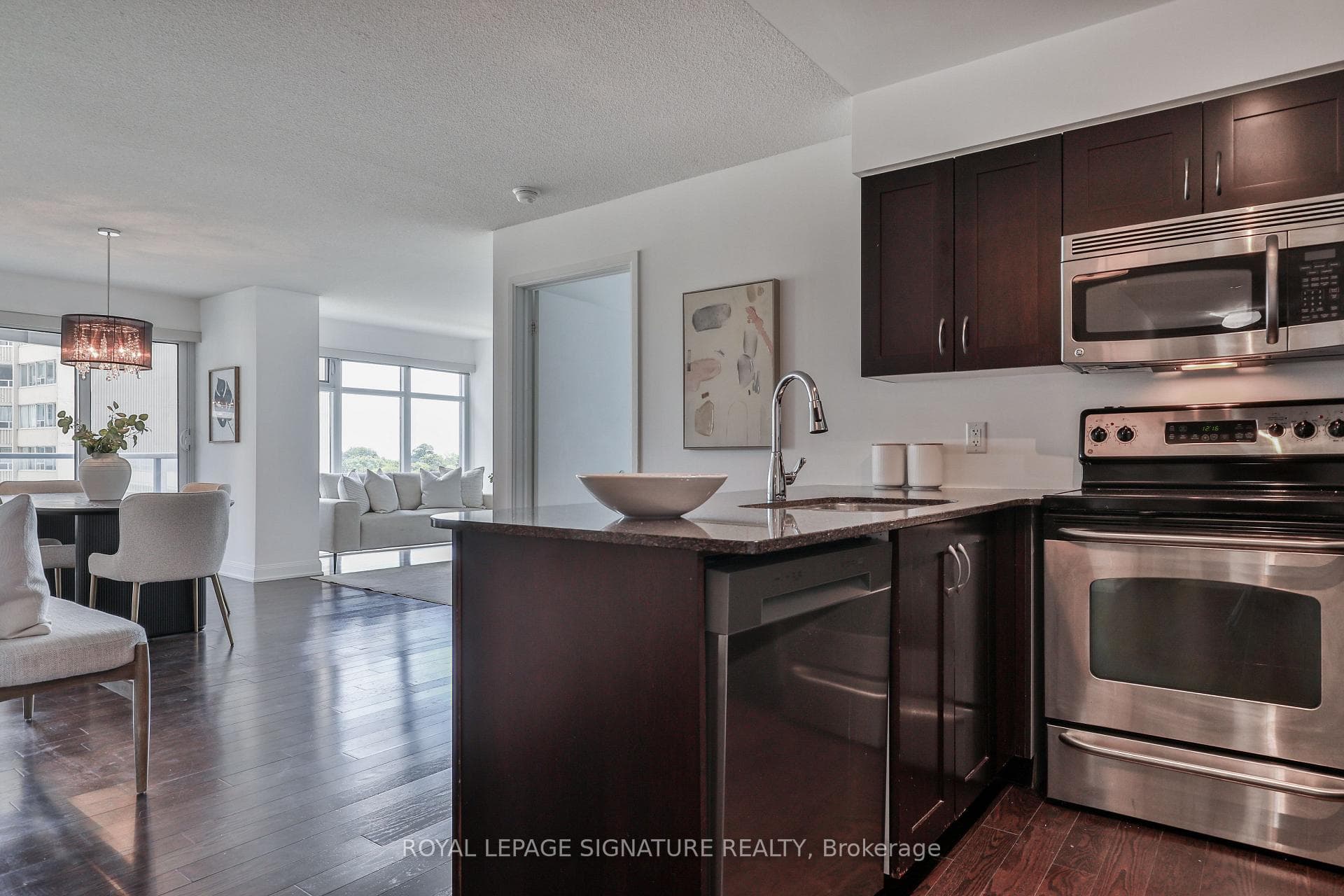 2181 Yonge Street Unit 902 photo 10