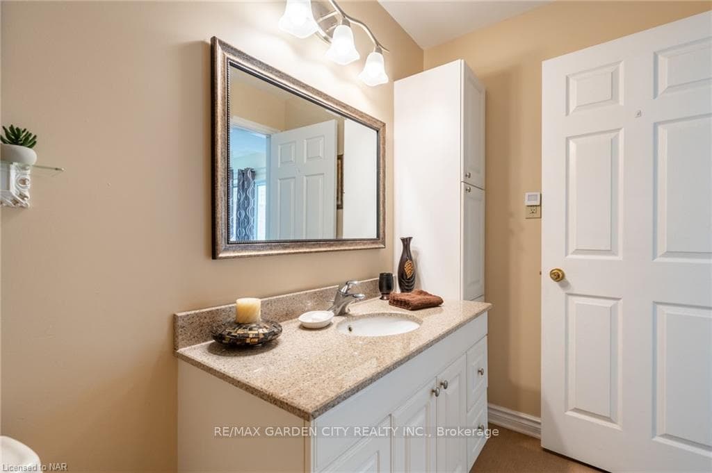 244 Lakeshore Road Unit 406 photo 28