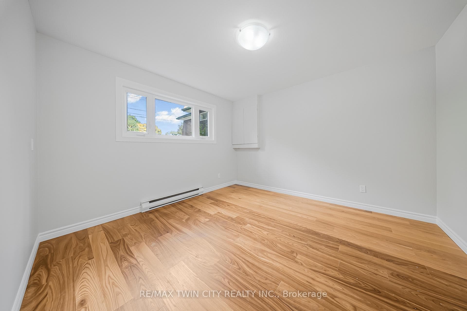 114 Bristol Street photo 41