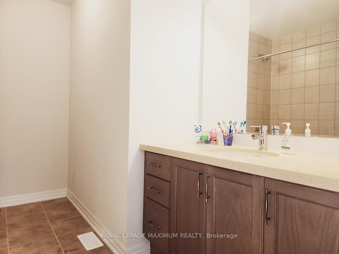 20 Stella Crescent photo 14