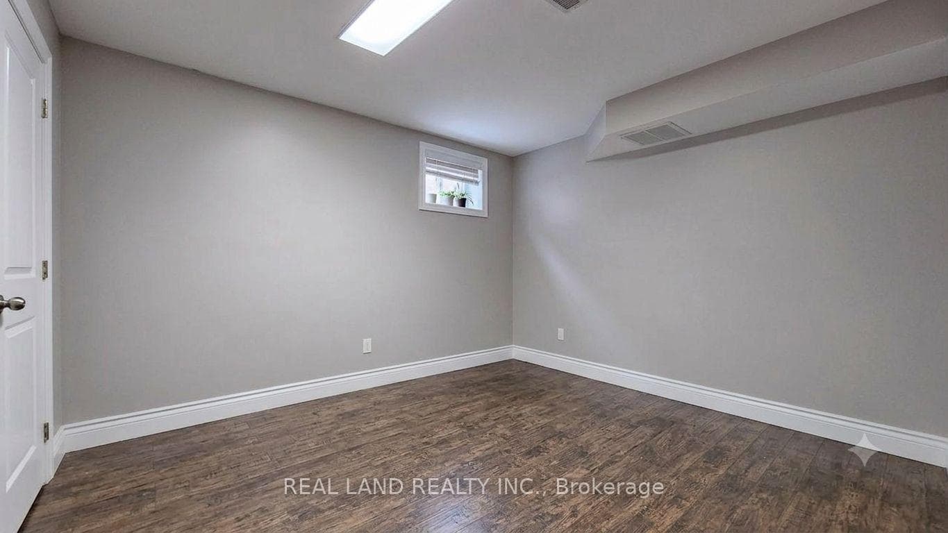 26 Glamis Avenue photo 3