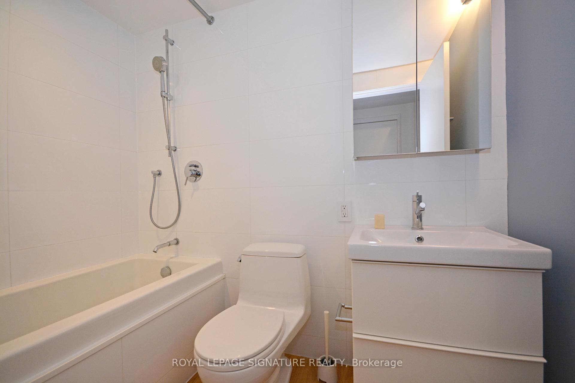 379 Berkeley Street Unit Lower photo 12