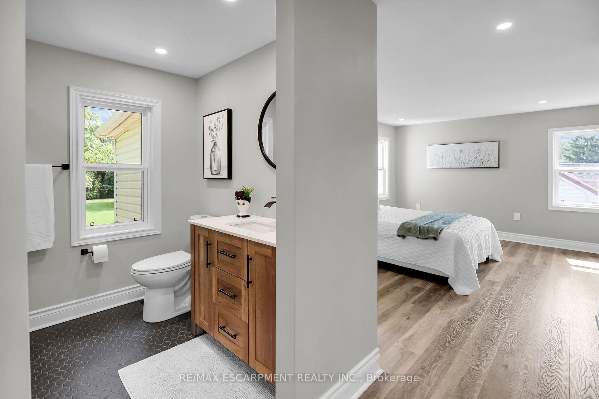 356 Aqueduct Street photo 23