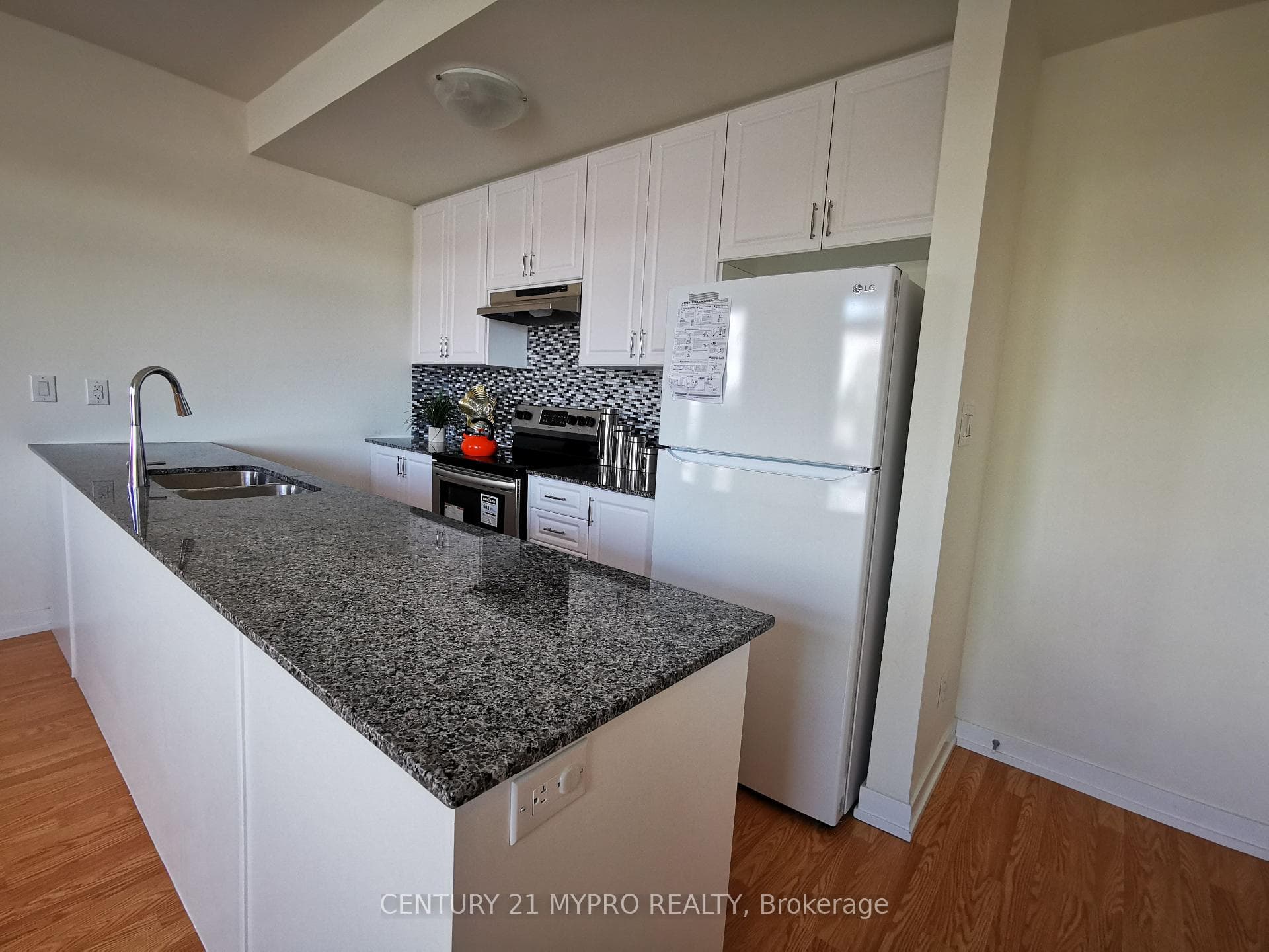 370 Red Maple Road Unit 108 photo 6