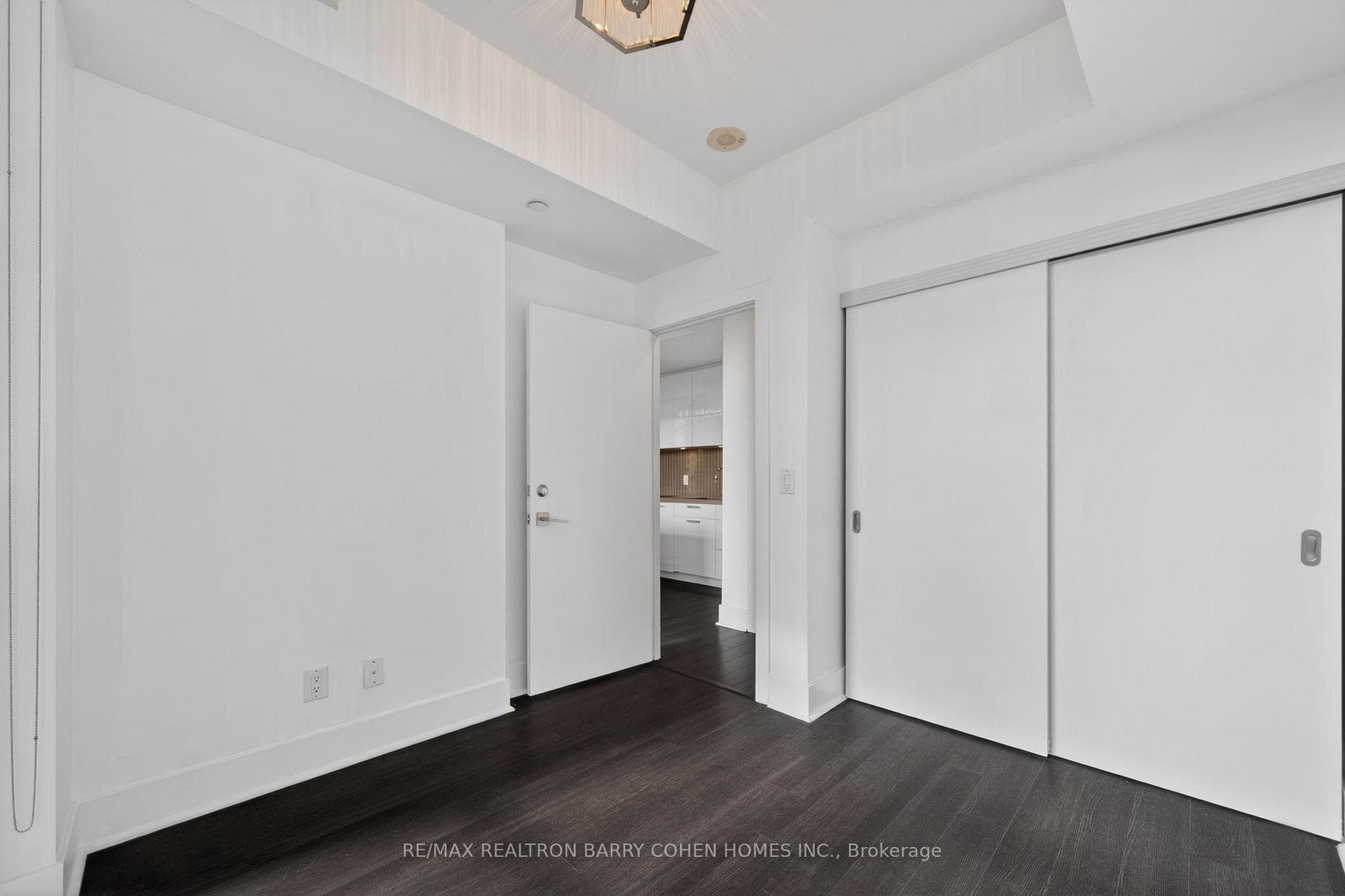 32 Davenport Road Unit 303 photo 14