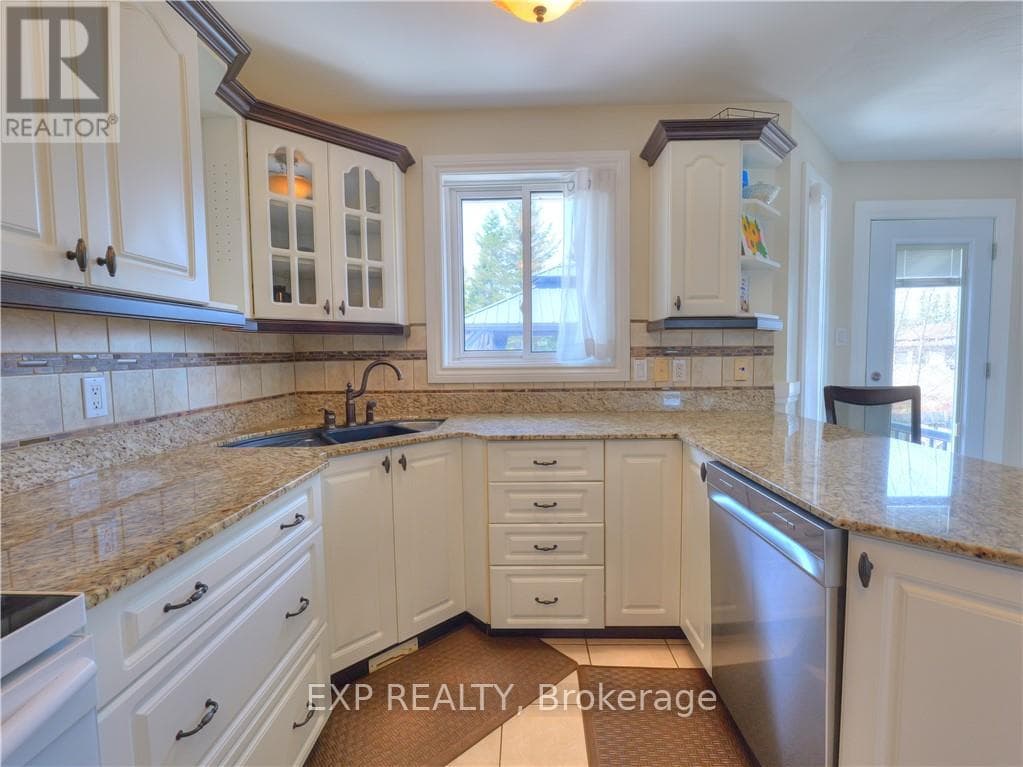 4343 Chateau Crescent photo 7