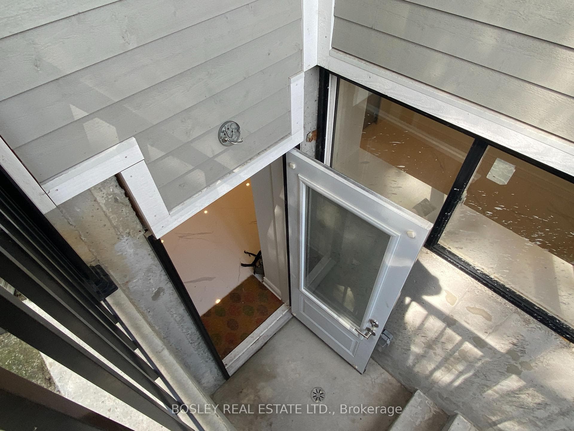 9 Queen Victoria Street Unit Lower photo 4