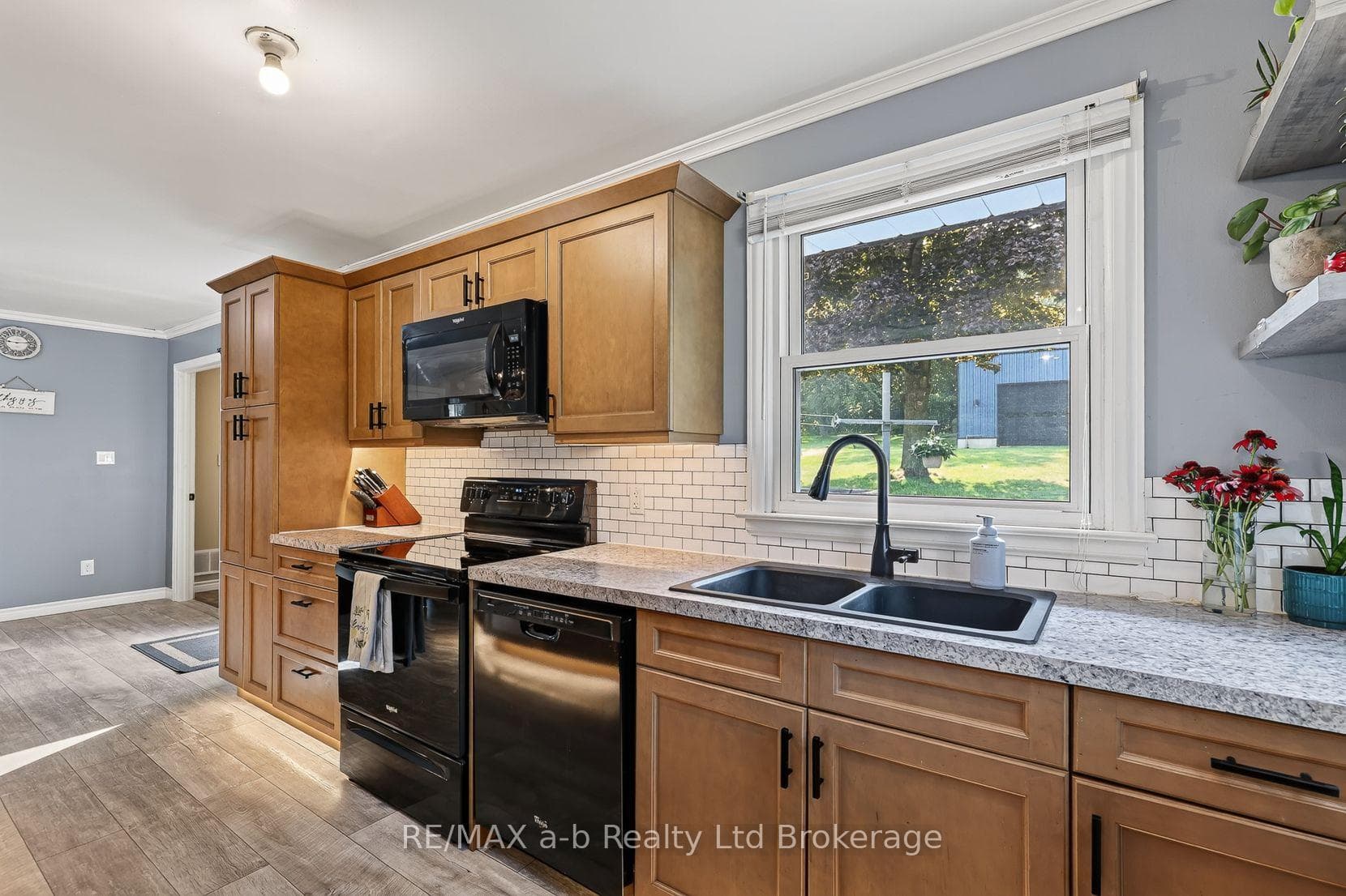 584112 BEACHVILLE Road photo 15