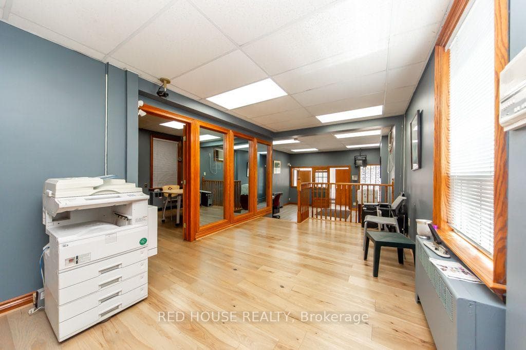 658 Vaughan Road photo 4