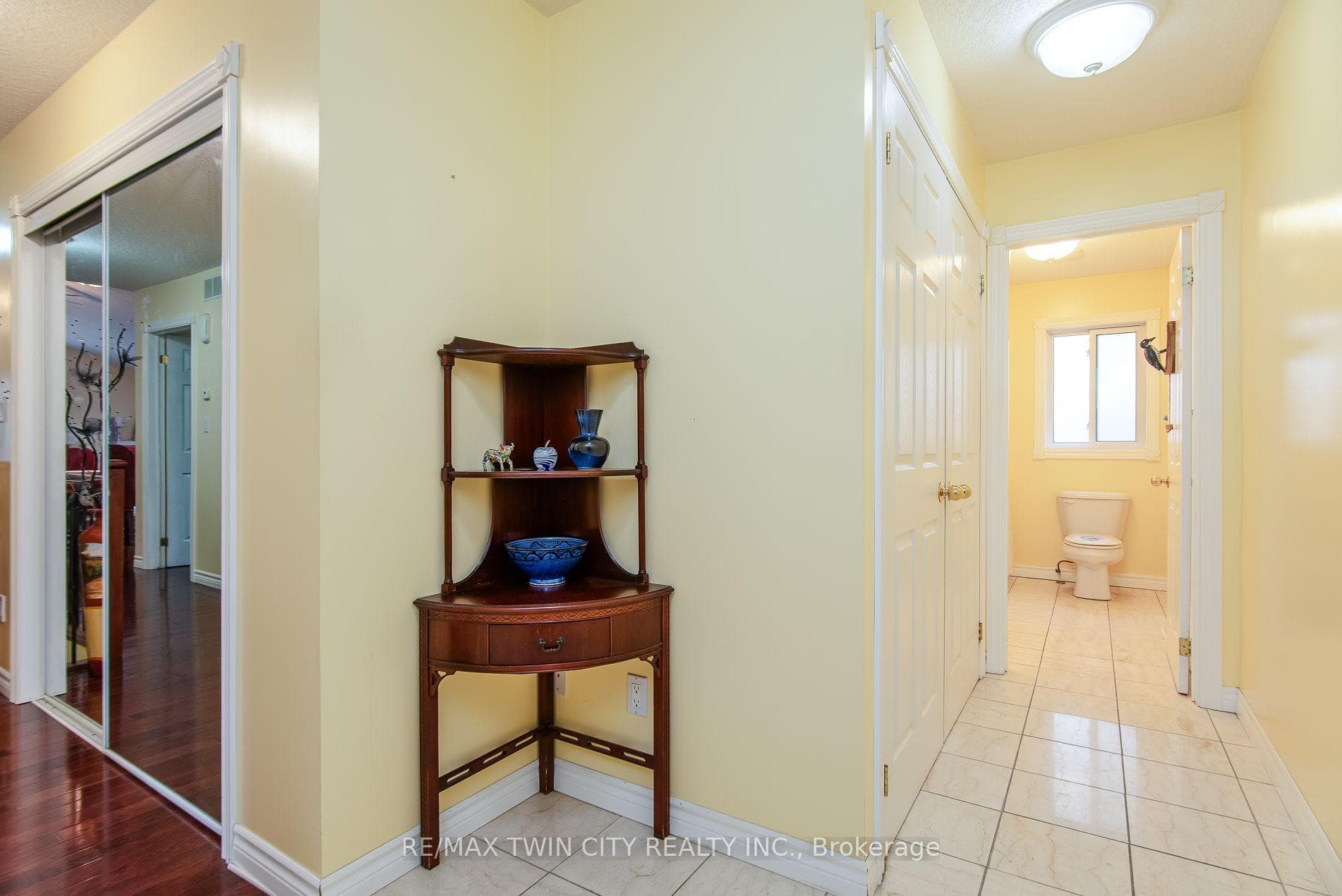 190 Laschinger Boulevard photo 27