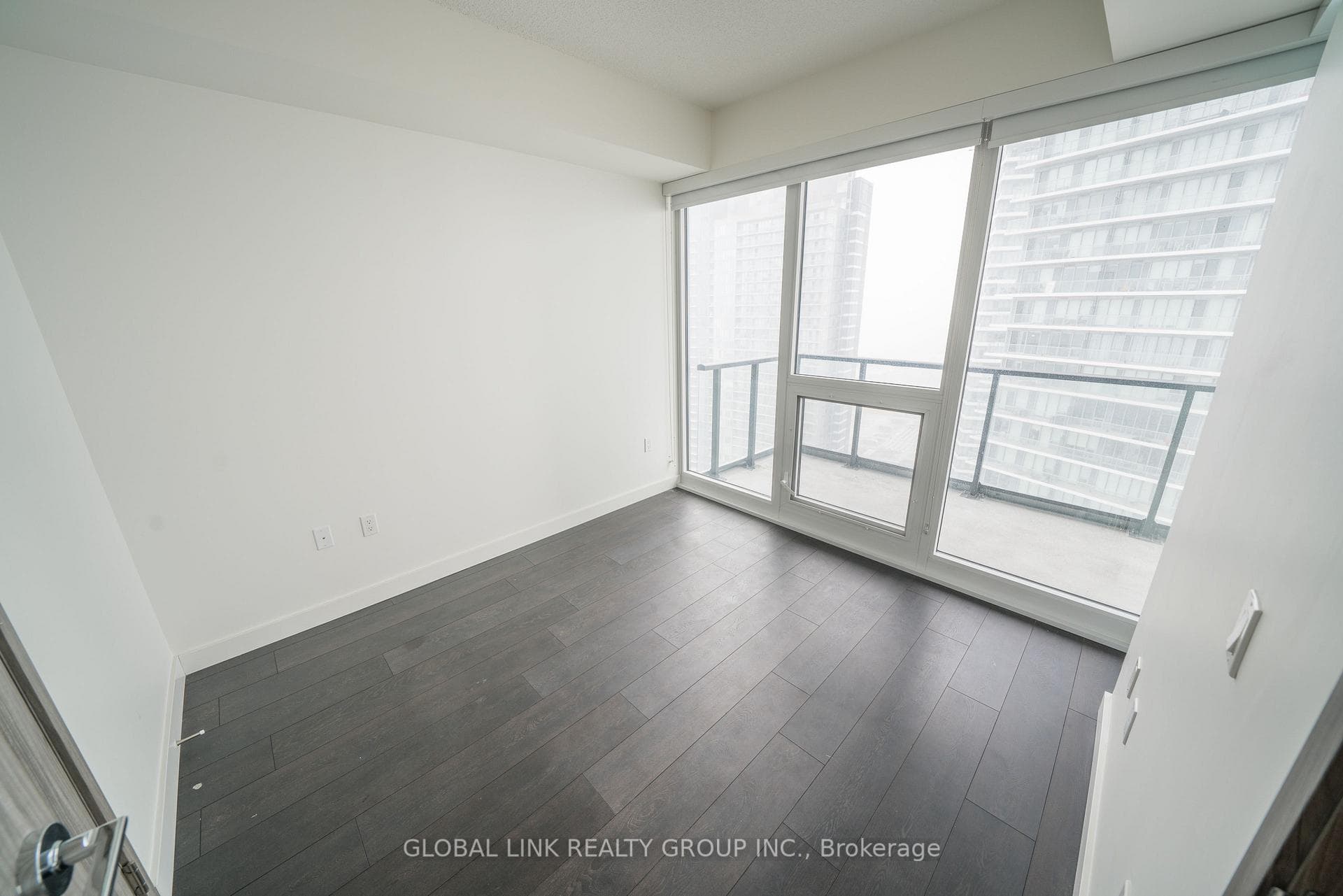 95 Mcmahon Drive Unit 2615 photo 7