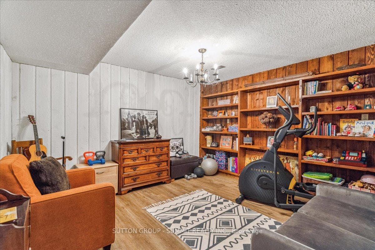 756 King Road photo 16