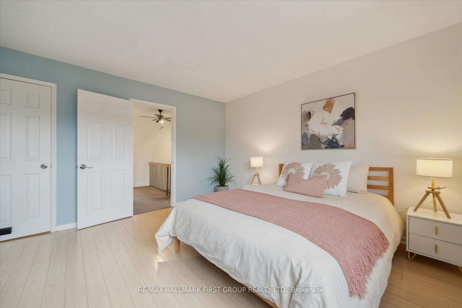 1210 Canborough Crescent photo 14