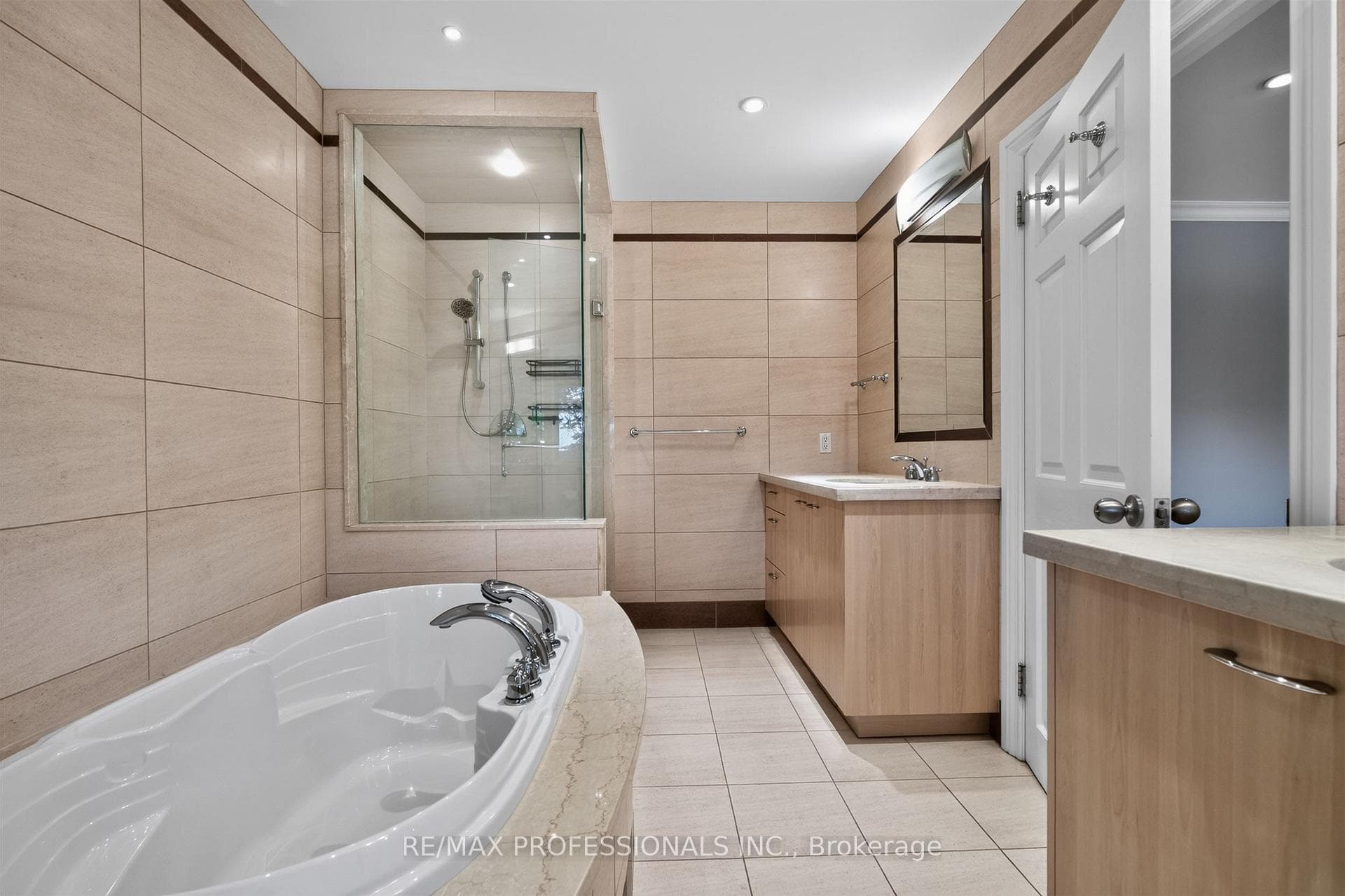 28 Aylesbury Road photo 32