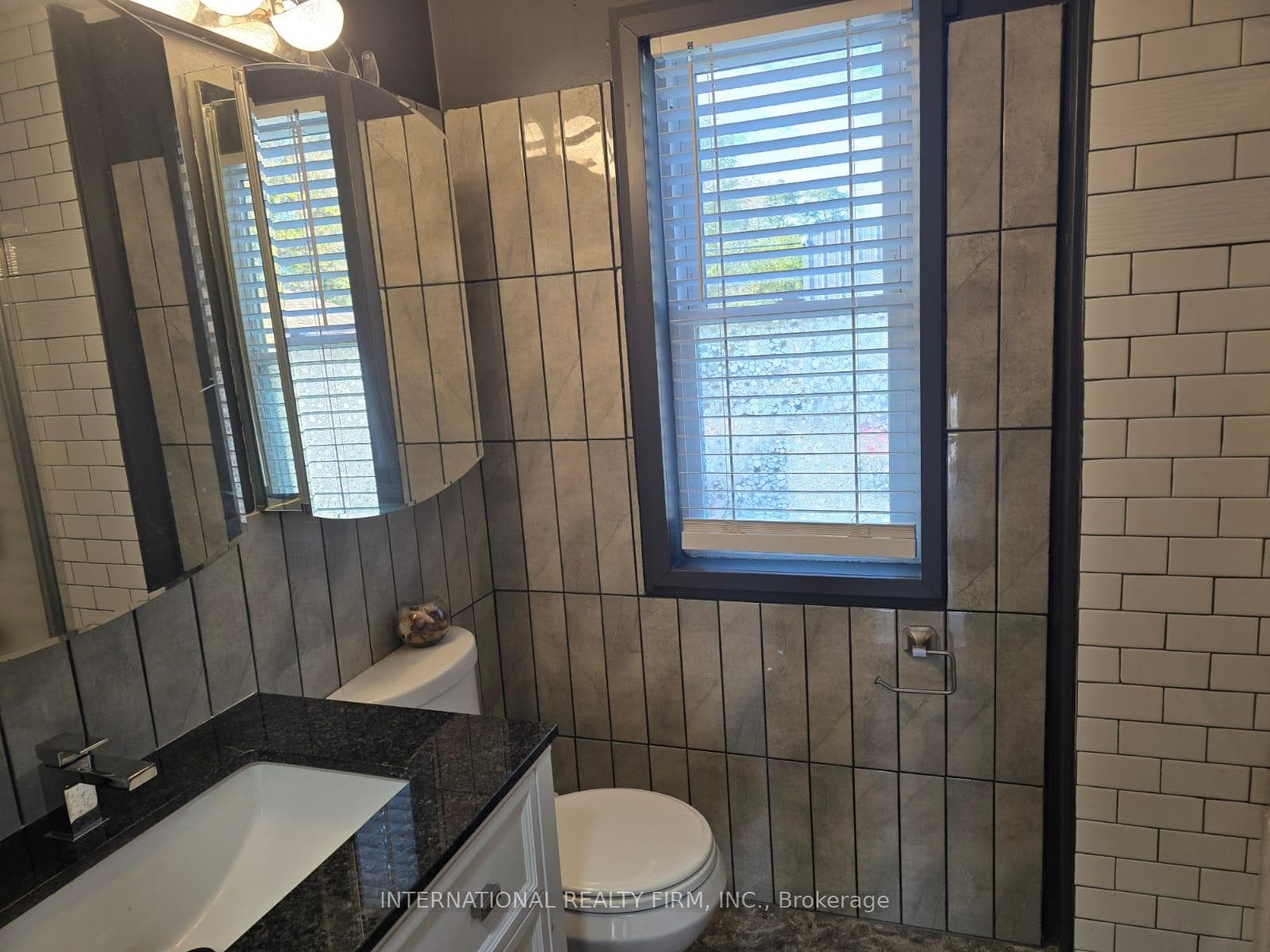 731 Knox Avenue photo 22