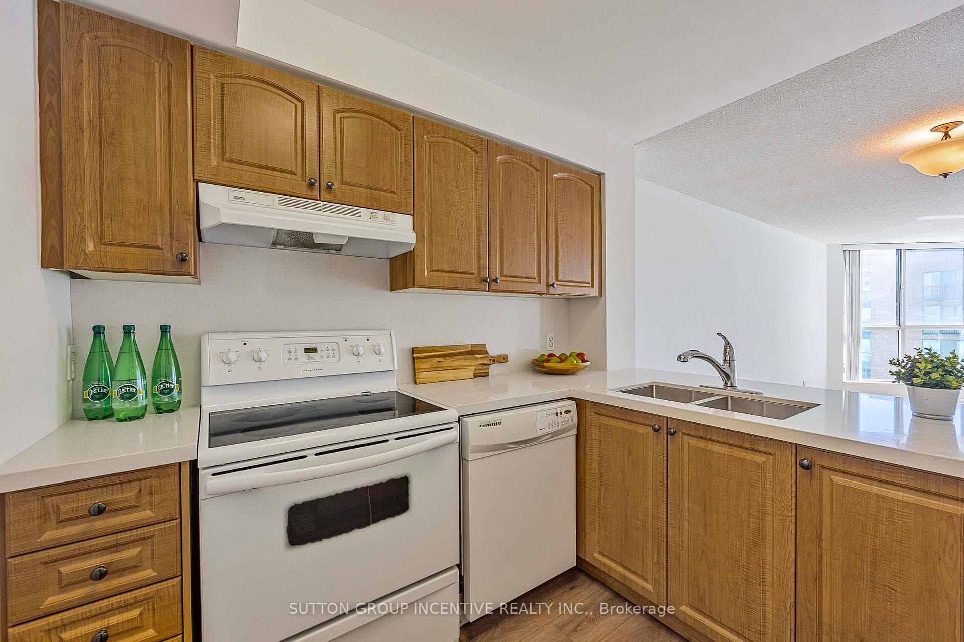 150 Dunlop Street Unit 1504 photo 10