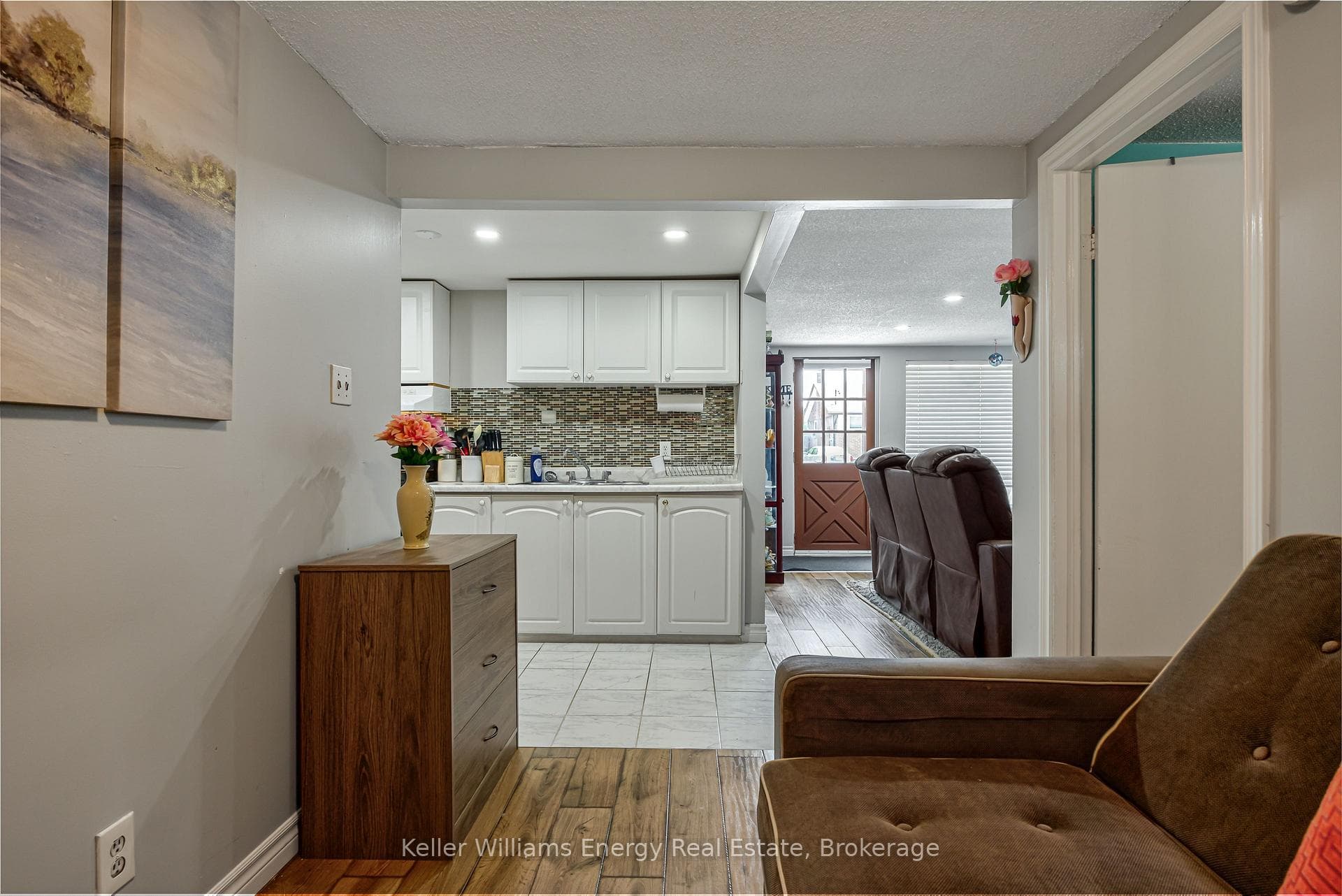 405 Bernhard Crescent photo 26
