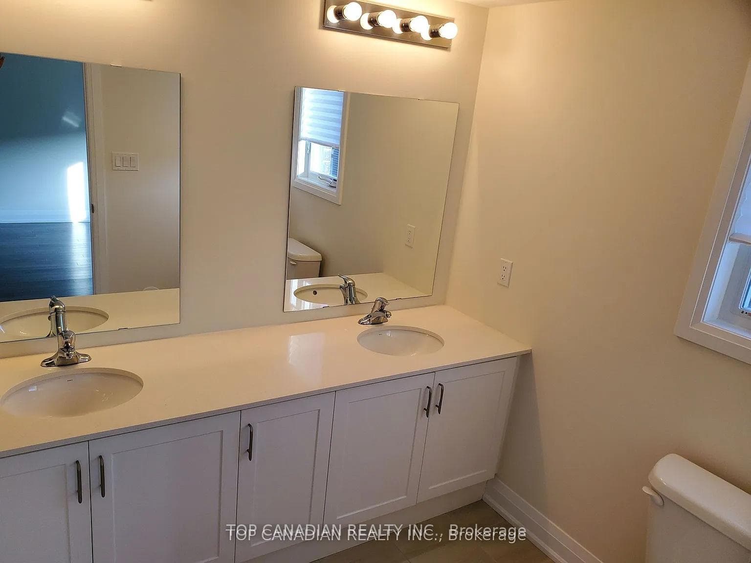 145 Moneypenny Place photo 10