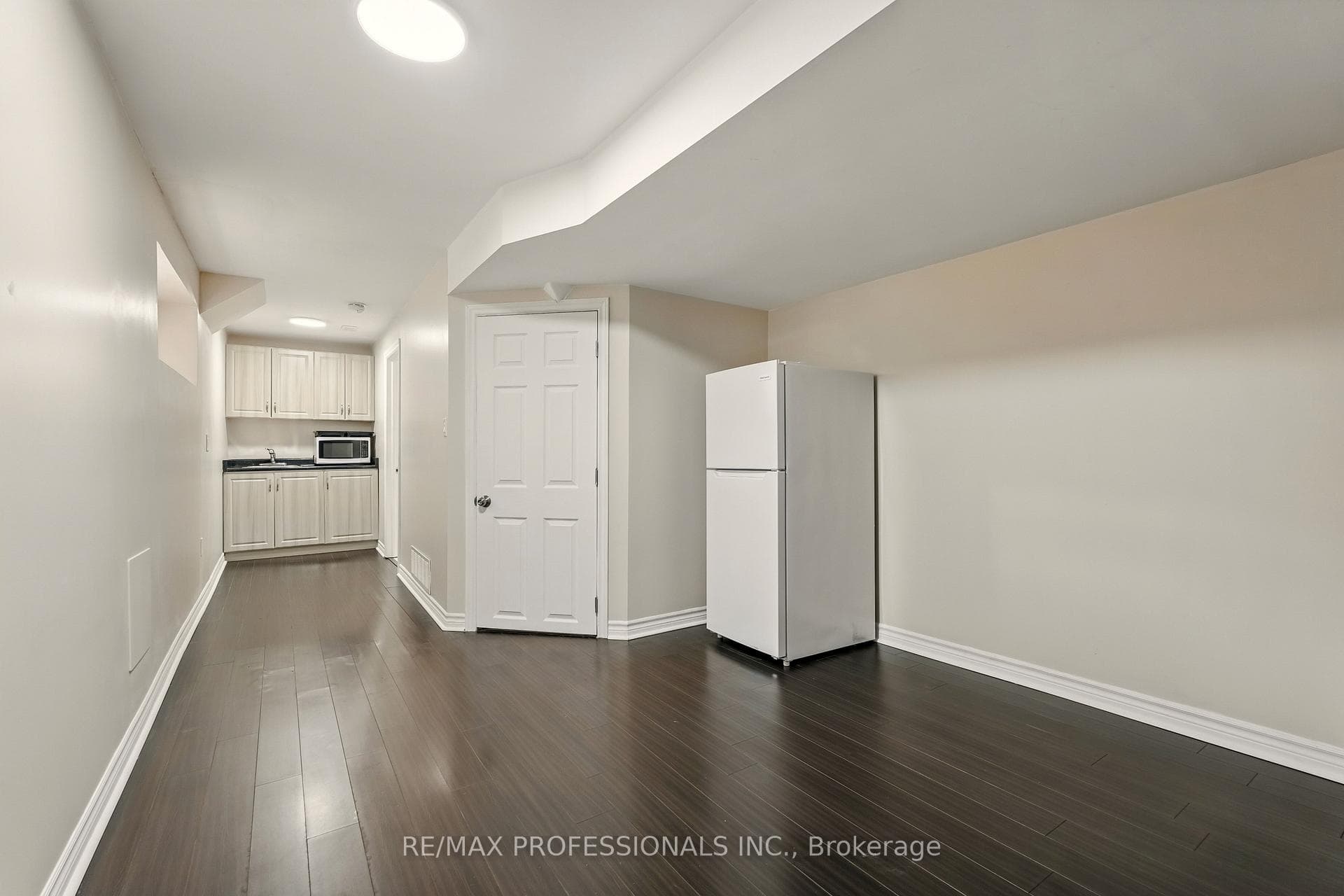 Potential Bachelor with Microwave & Hot Plate