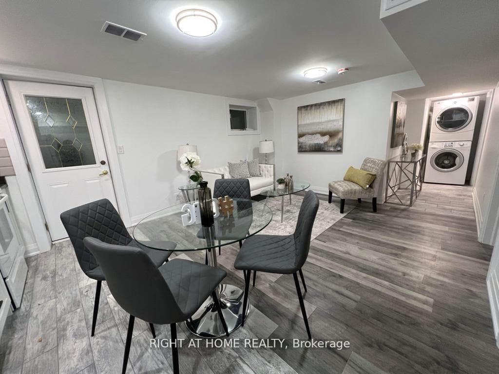 25 Deerhurst Avenue photo 32