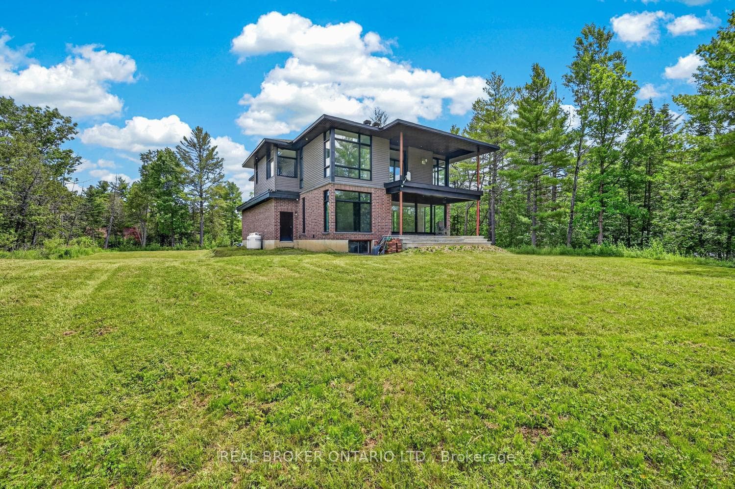 2068 RICHMOND Road photo 43