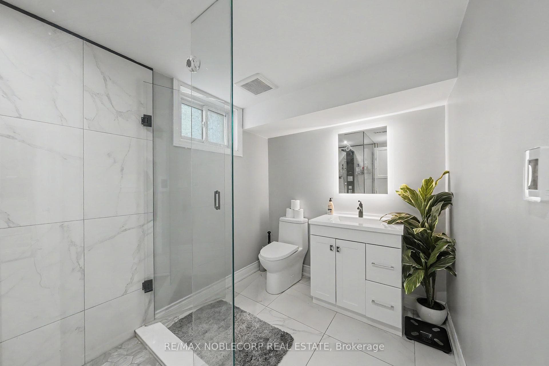 24 Maple Avenue photo 29