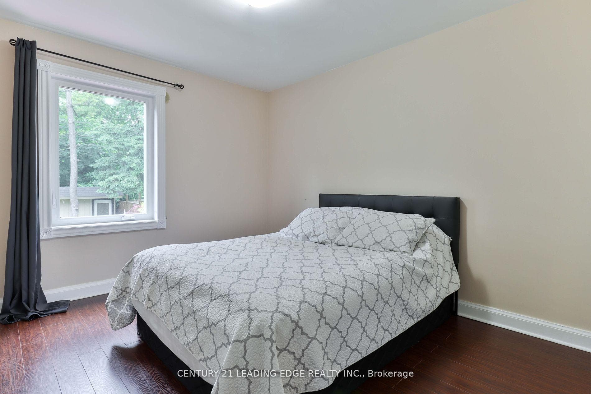 698 Pharmacy Avenue photo 11