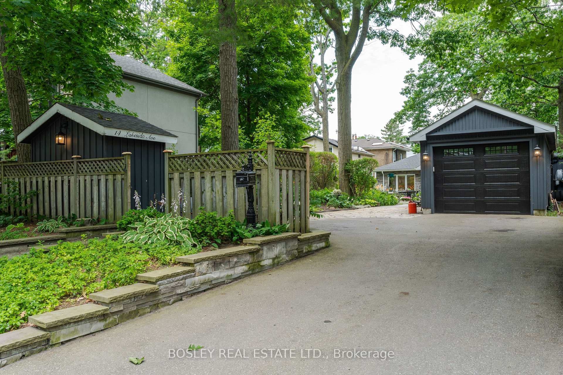 14 Lakeside Avenue photo 39