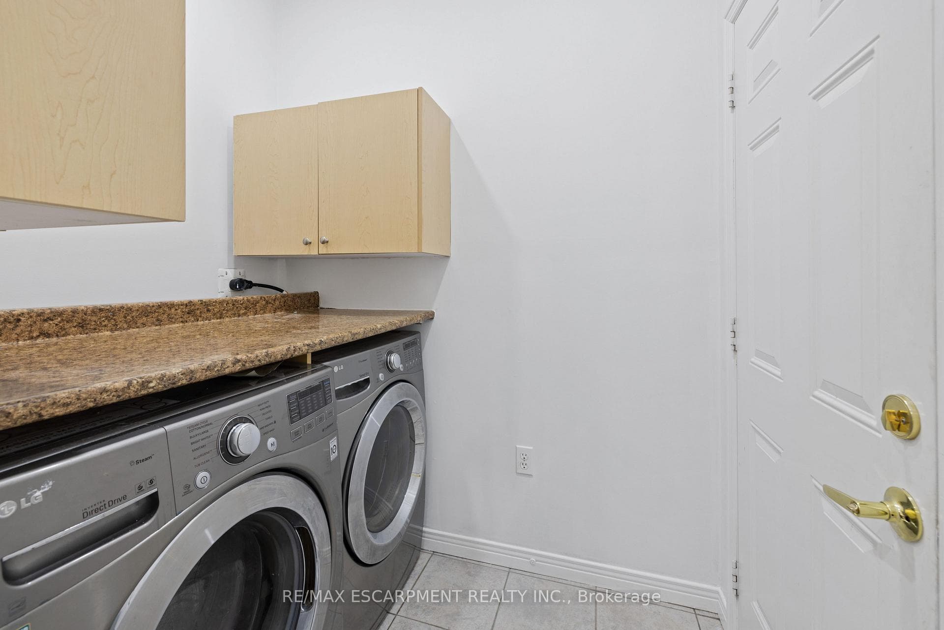 39 McKibbon Avenue photo 17