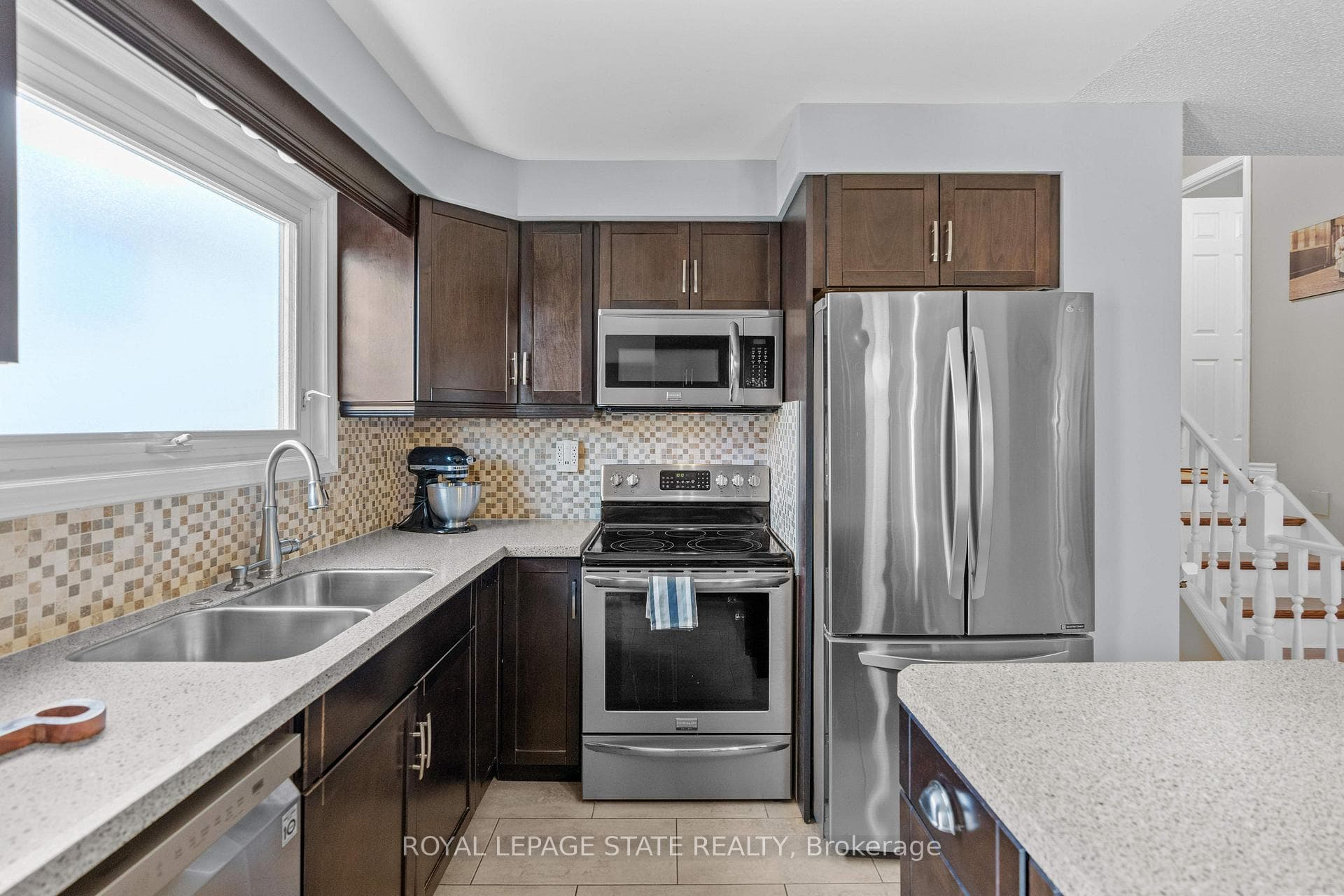 2350 Malcolm Crescent photo 12