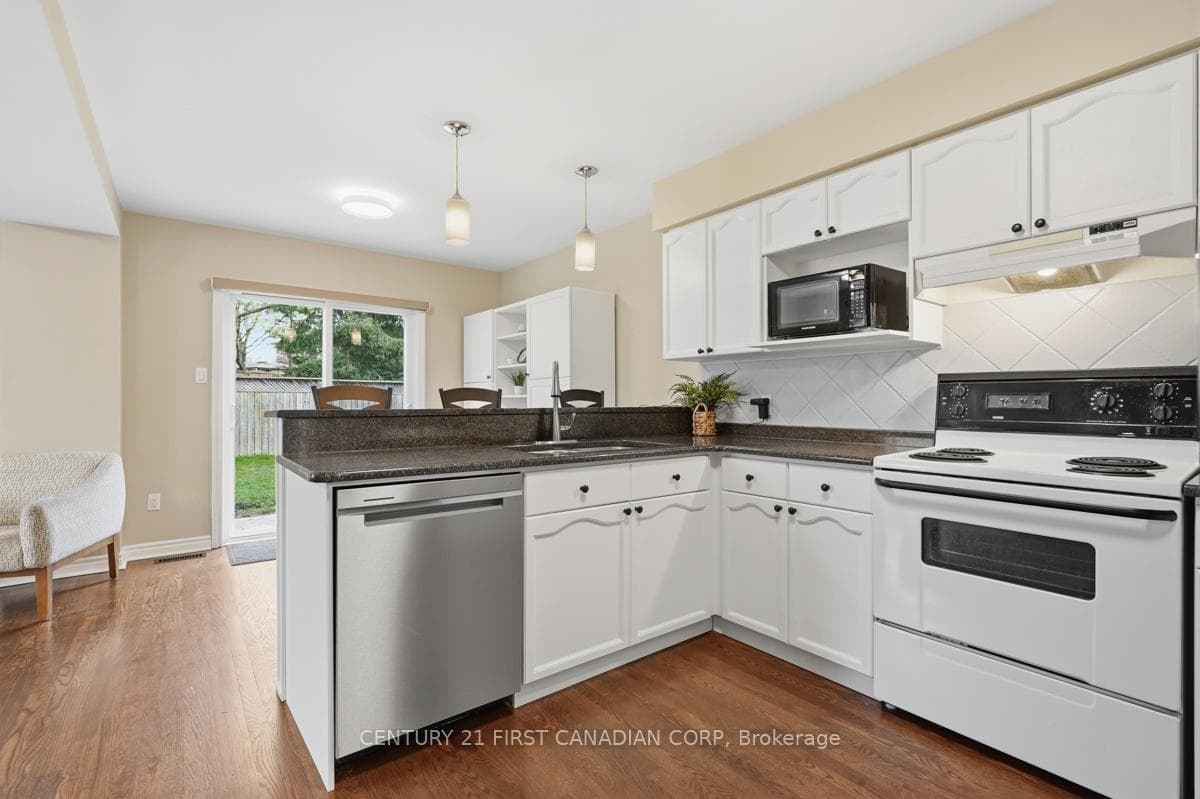 792 Guildwood Boulevard photo 17