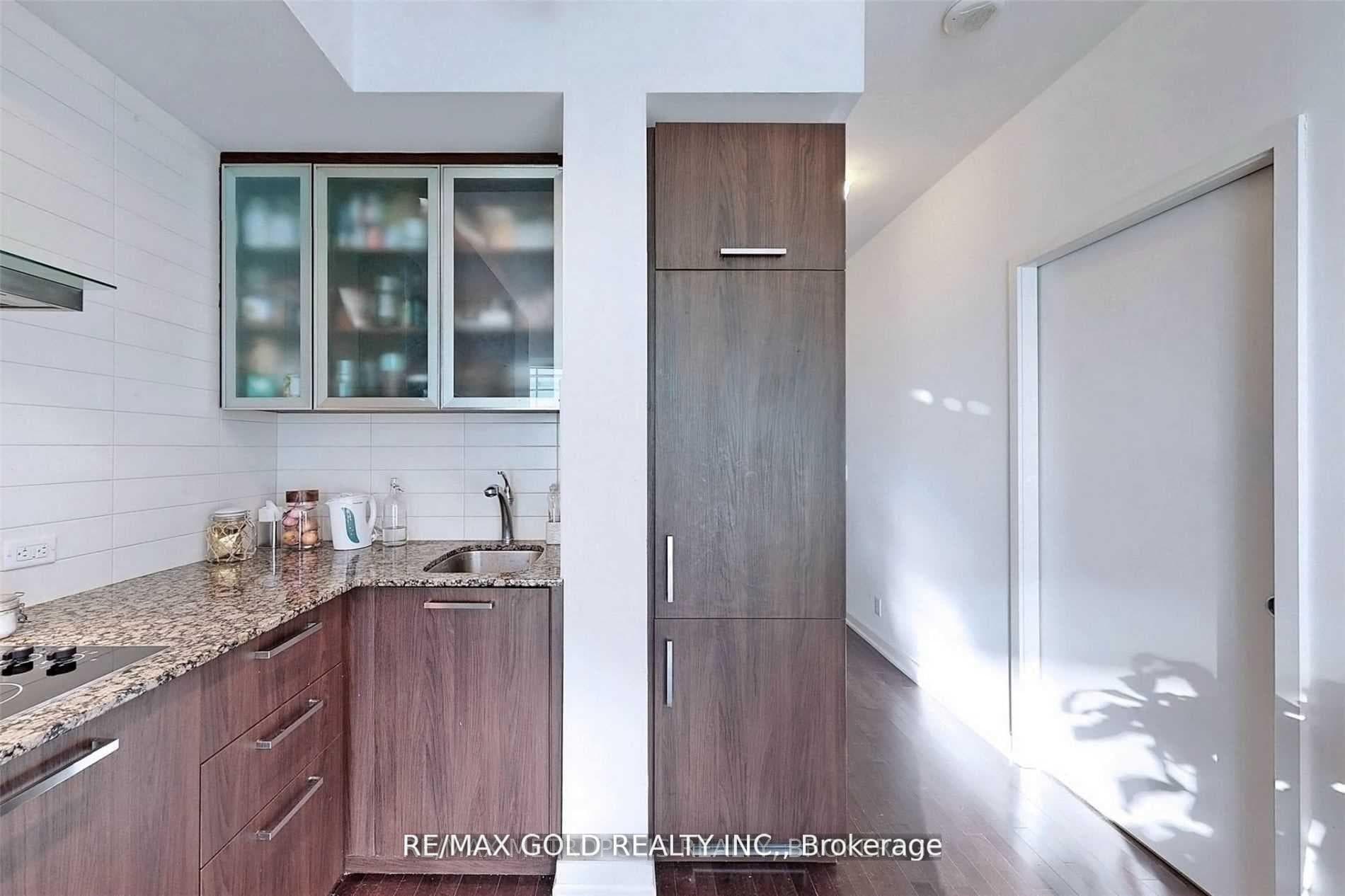 14 York Street Unit 4609 photo 16
