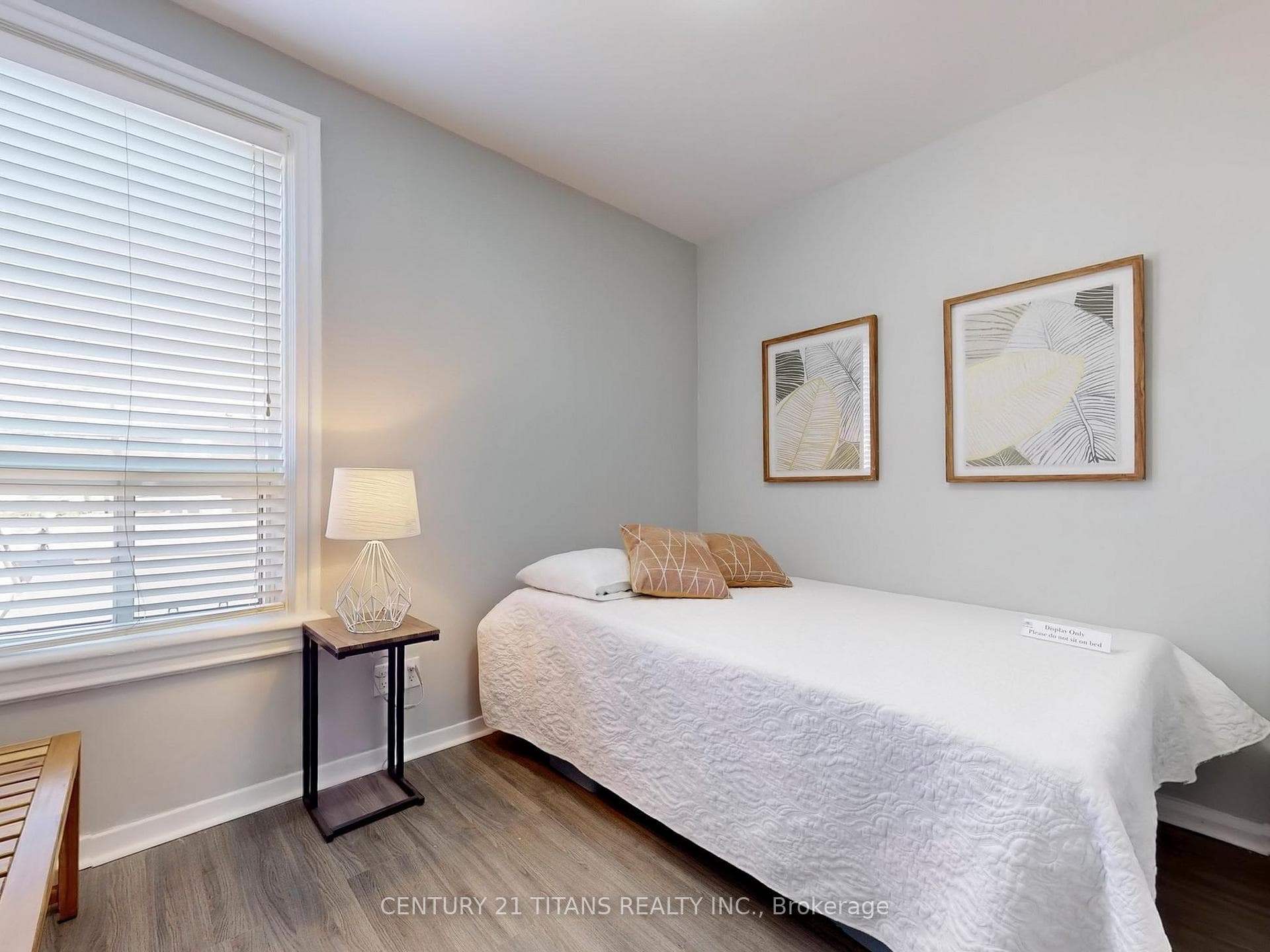 181 Montrose Avenue photo 32