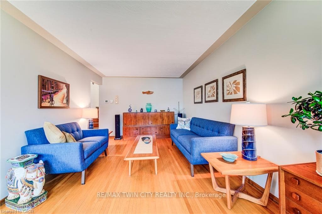 18 QUEENSTON Crescent photo 18
