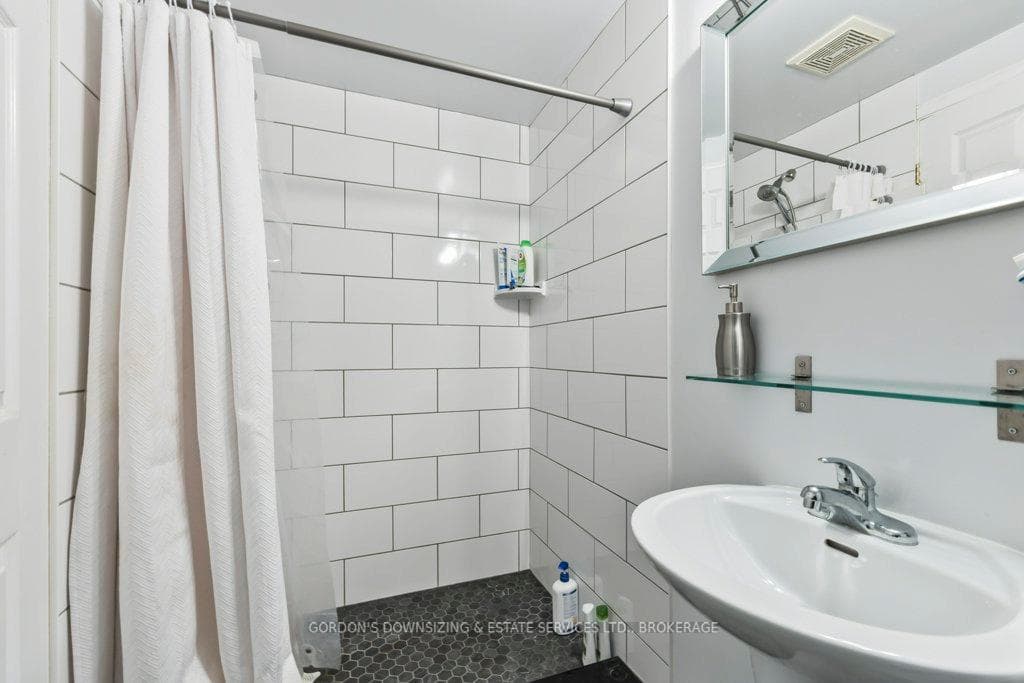 837 Edgar Street photo 38