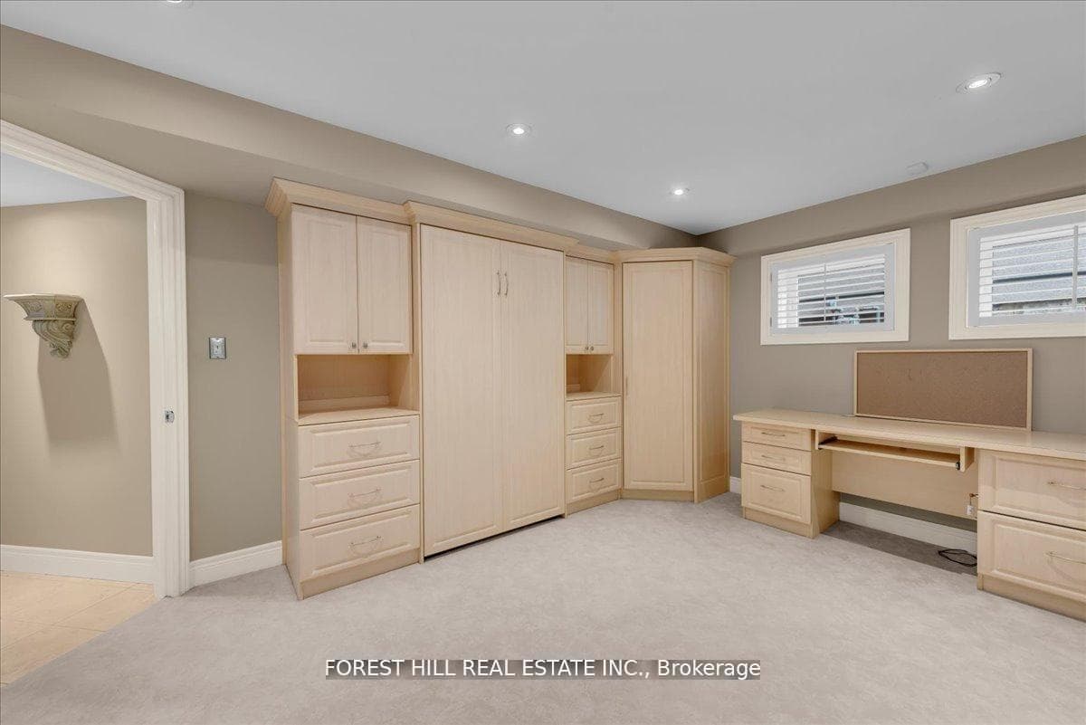 313 Broadway Avenue photo 40