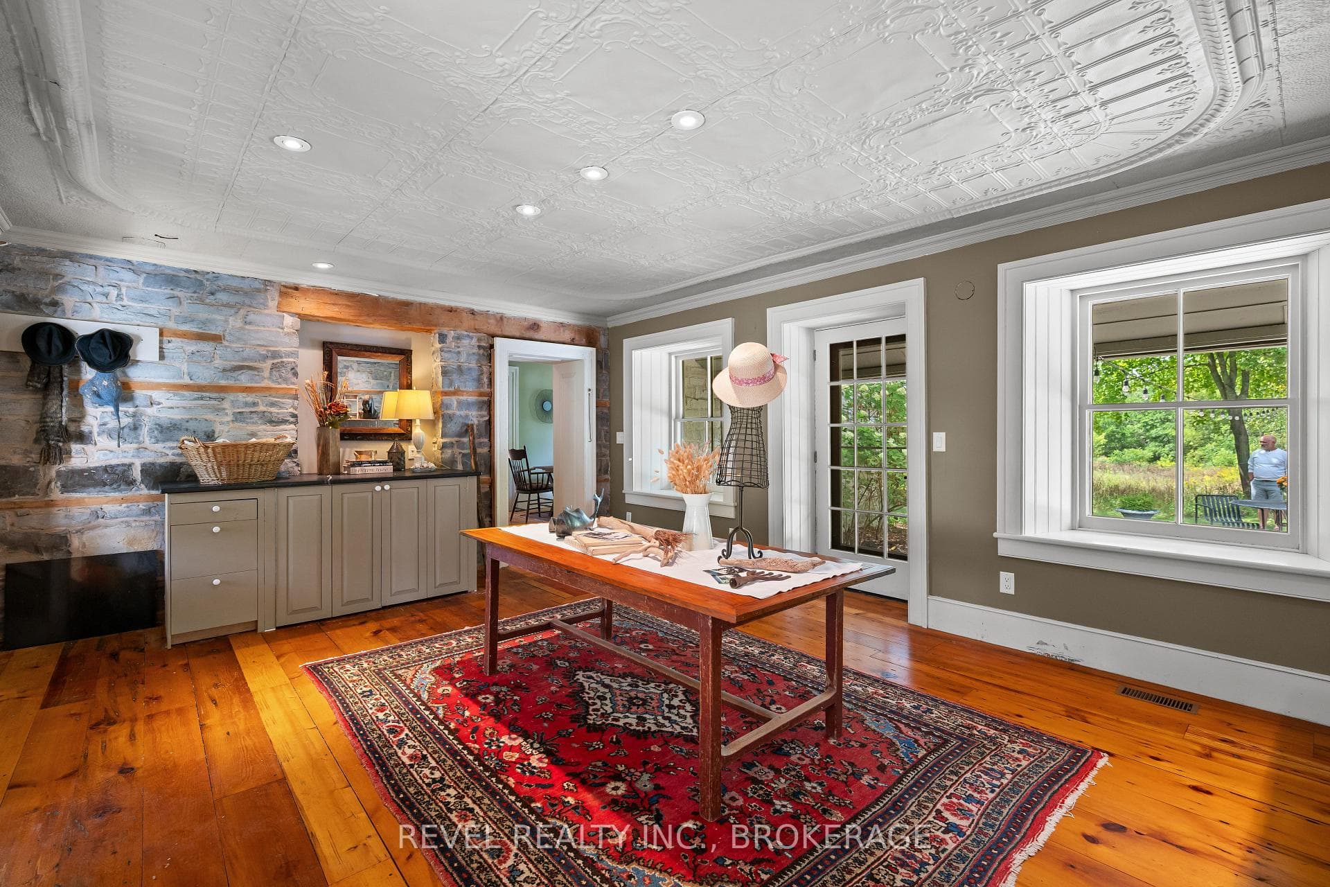4247 Henderson Road photo 20