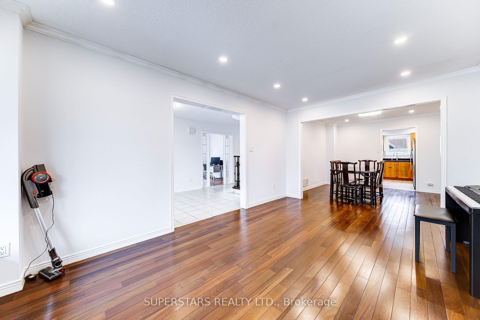 85 Lorna Rae Boulevard photo 4