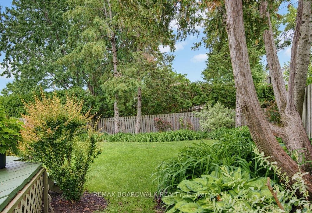 1703 Fieldstone Crescent photo 37