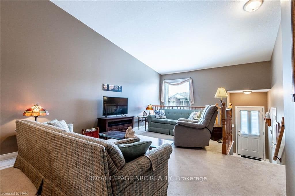 299 AUTUMN Crescent photo 10