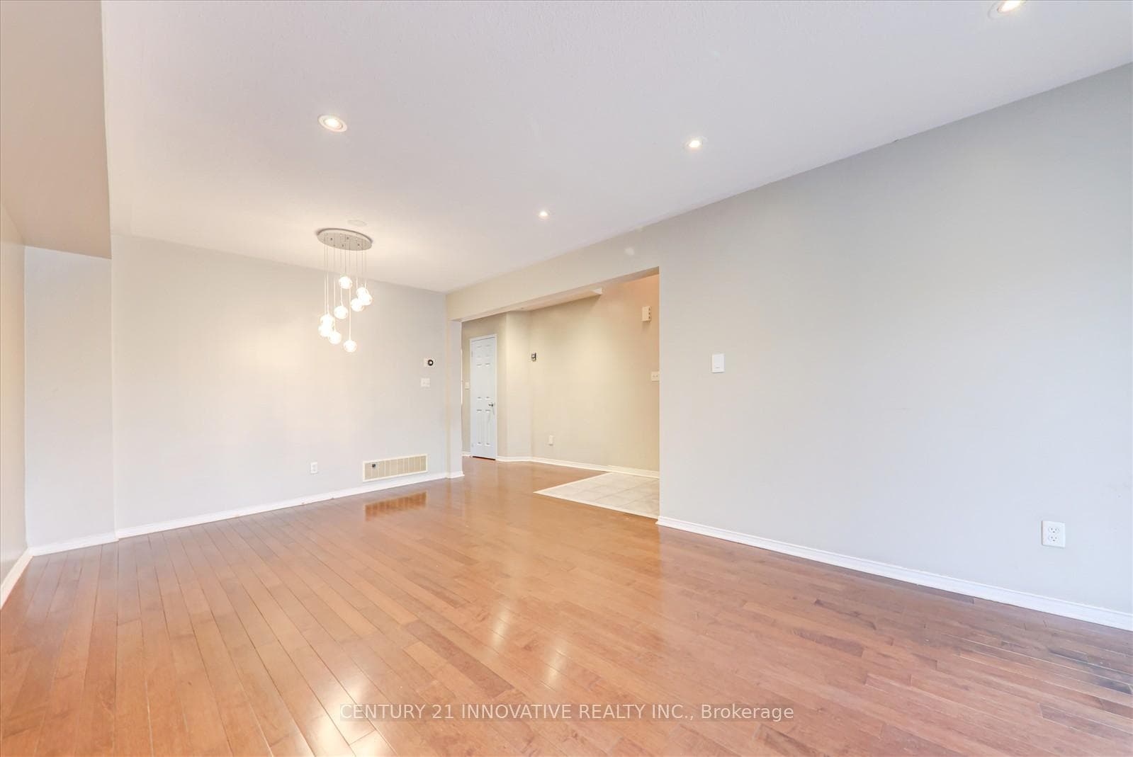 53 Angier Crescent photo 8