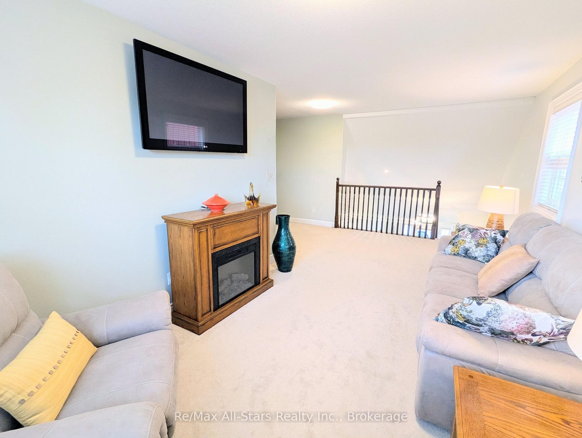 553 Grange Way photo 21