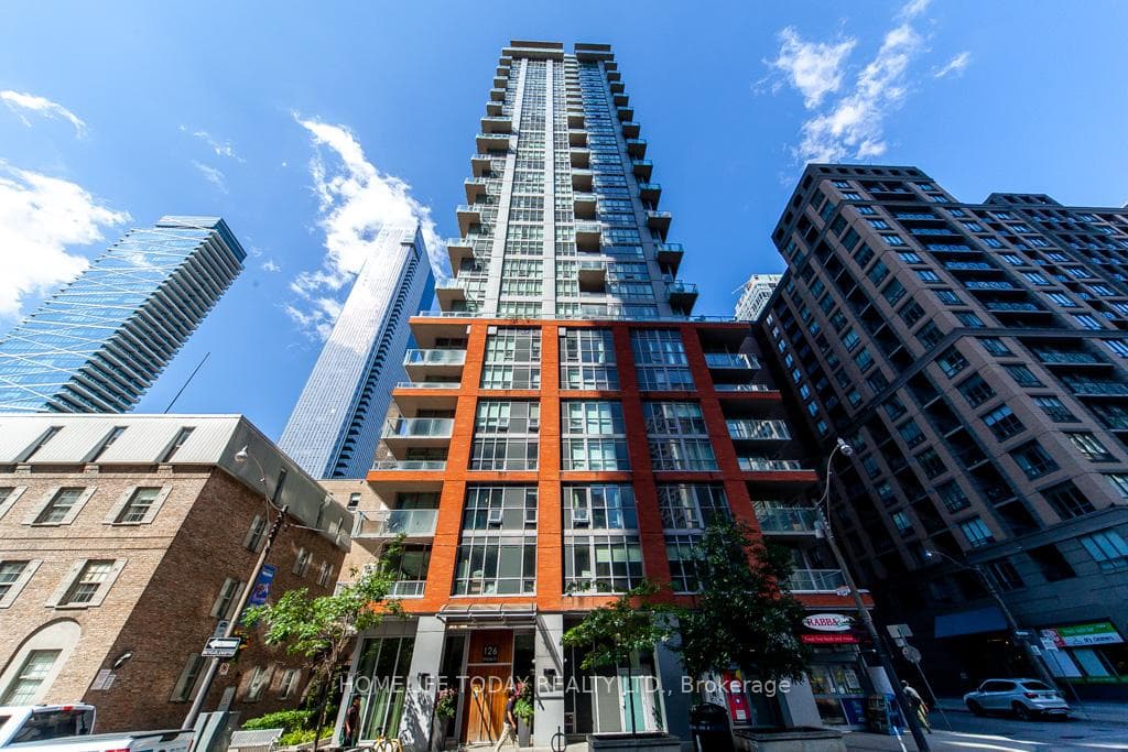126 Simcoe Street Unit 806 photo 3