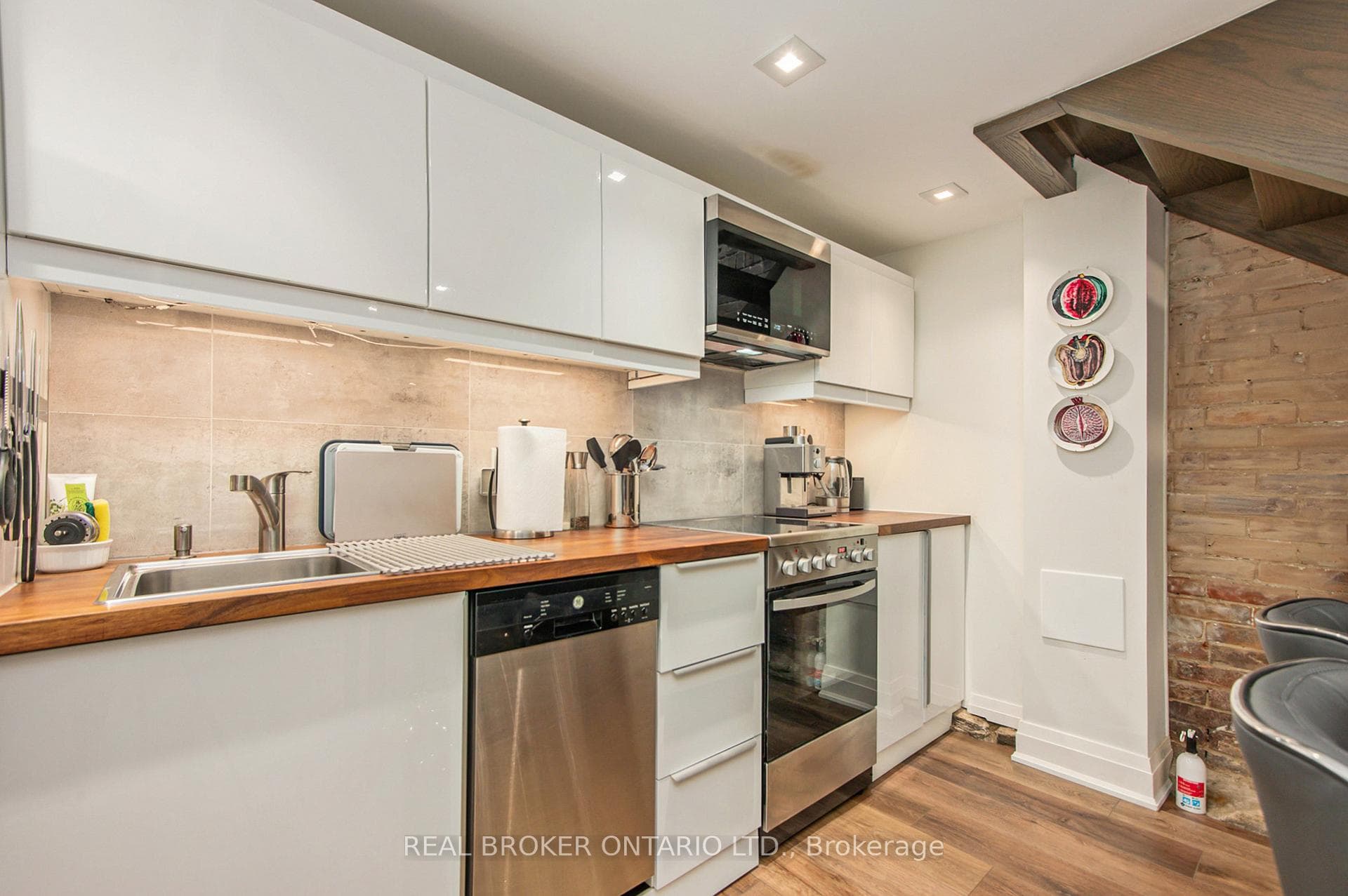 116 Cartier Street Unit C photo 8