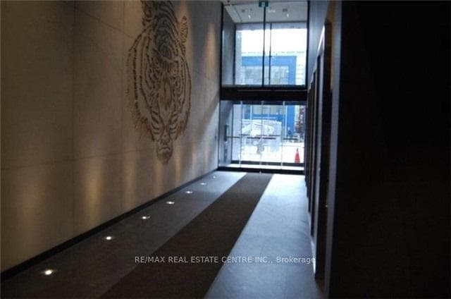 28 Wellesley Street Unit 3302 photo 2
