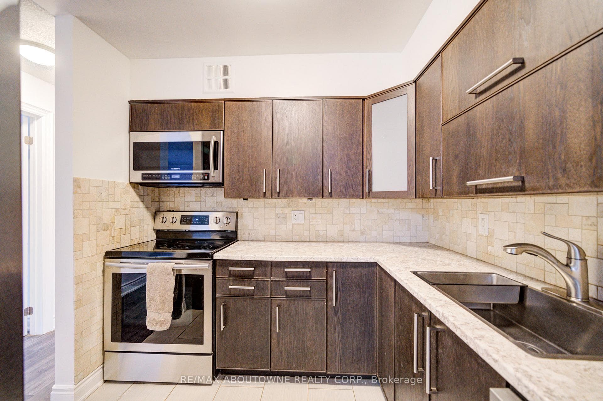 1514 Pilgrims Way Unit 521 photo 21